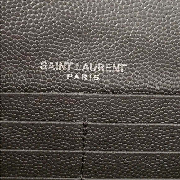 Sold Ysl Portefeuille Famme (174Y7) Mo
Grey Metallasse Flap Wallet. - Picture 9 of 16